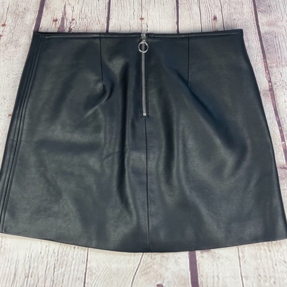 Blanc NYC Faux Leather Mini Skirt Size 28 Black - Picture 12 of 13